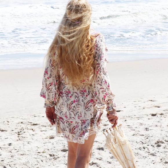 Host Pick! ๐ Beautiful Brand New Batten Lace Parasols ๐โ๏ธ - Picture 14 of 16